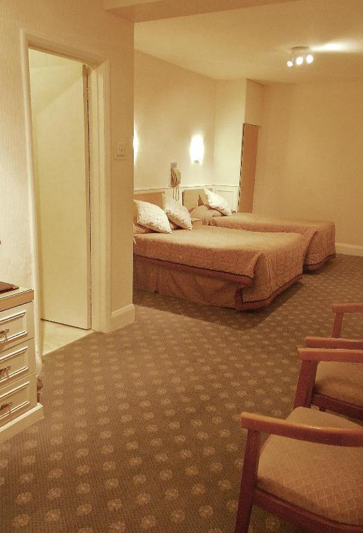 Standard Family Room - No Pets,48273589:JPEG