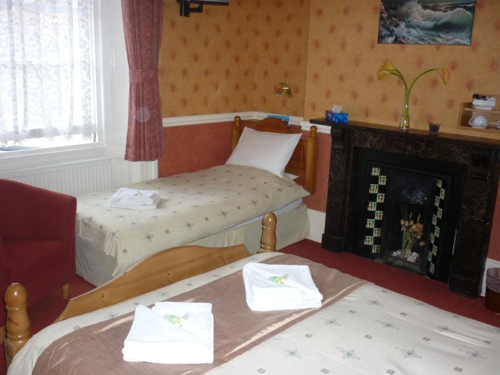 Double or Twin Room with Shower