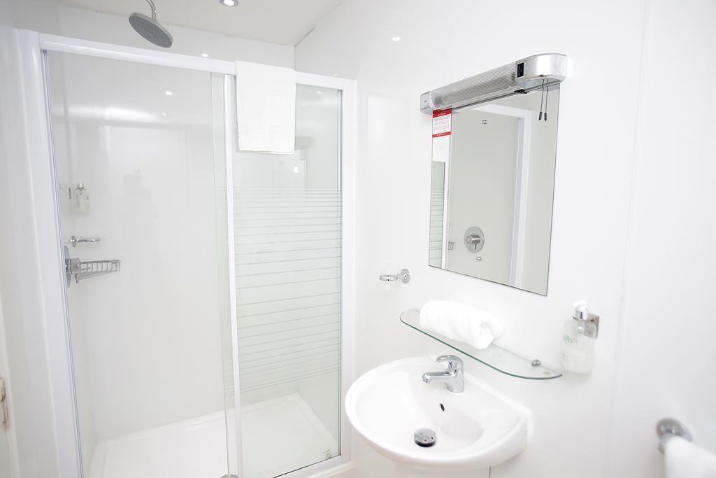 Single Room,700822114:JPEG