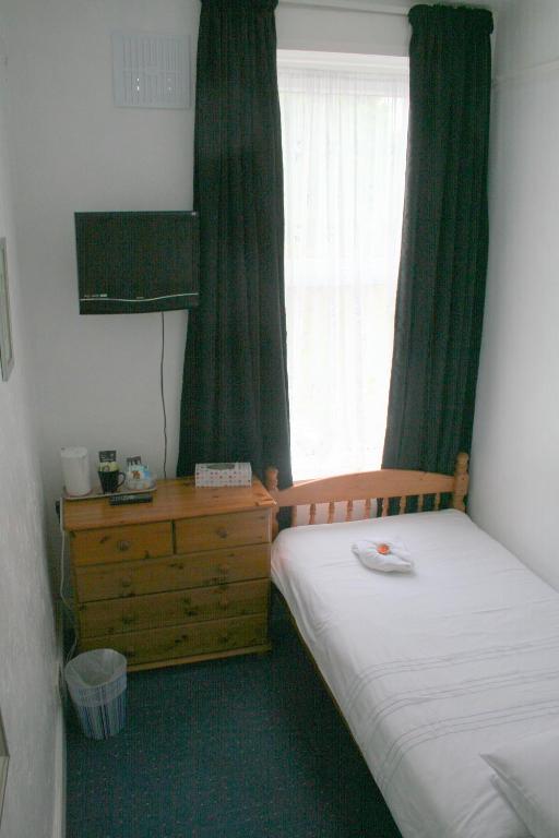 Single Room with Private Bathroom,942519479:JPEG