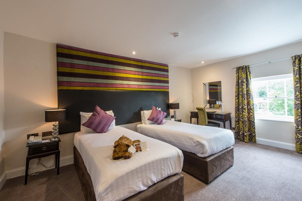 Family Room (2 Adults + 2 Children),339449830:JPEG