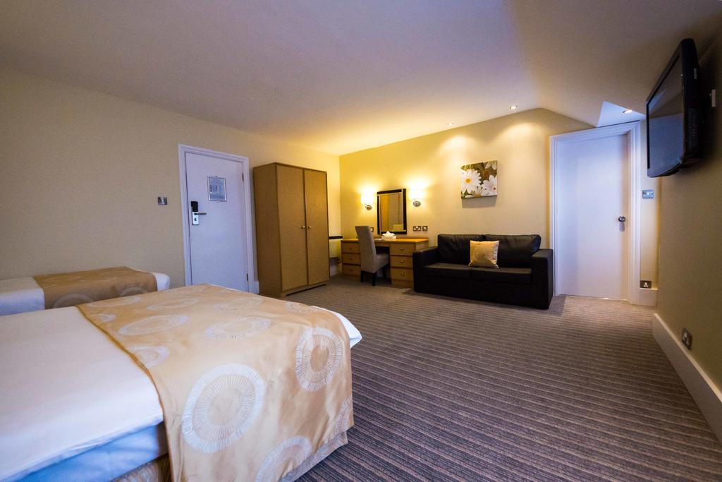 Executive Family Room with Double and Single Bed,339711295:JPEG