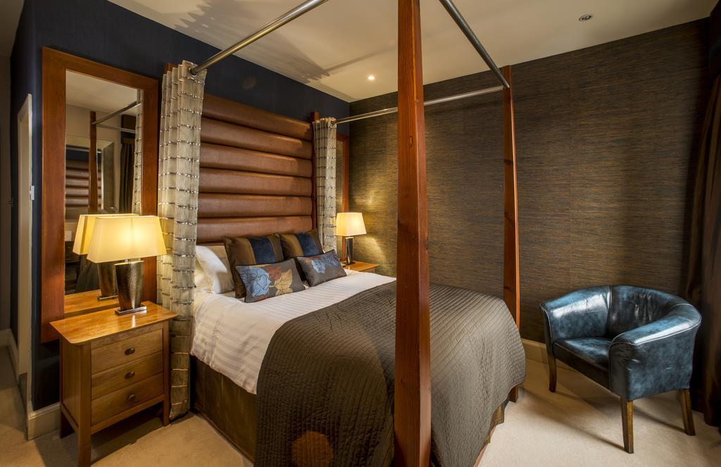 Double Room with Four Poster Bed,342726223:JPEG