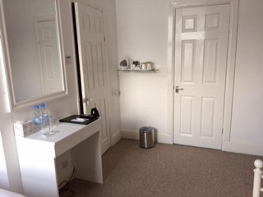 Family Room (2 Adults + 1 Child),377466424:JPEG