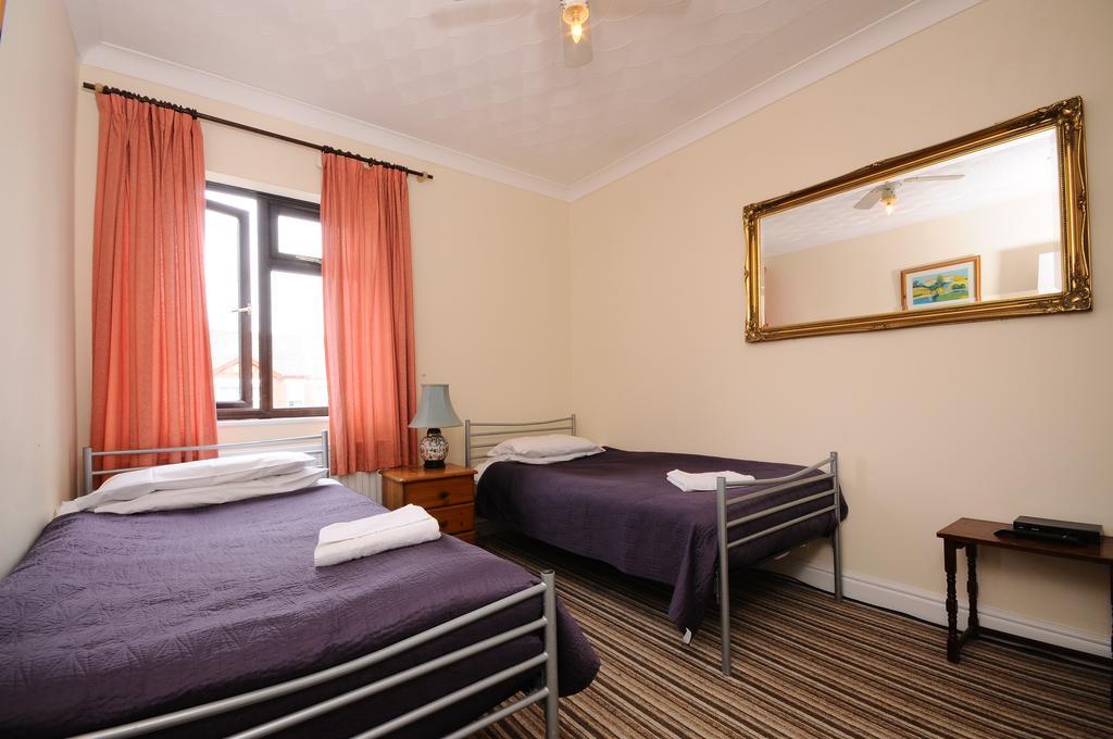 Twin Room with Shared Bathroom