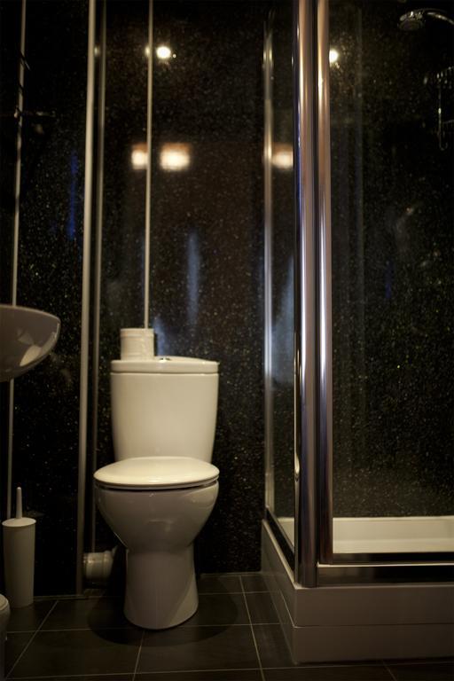 Family Room (3 Adults),1646333474:JPEG