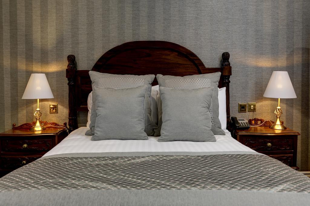 Feature Room,382493470:JPEG