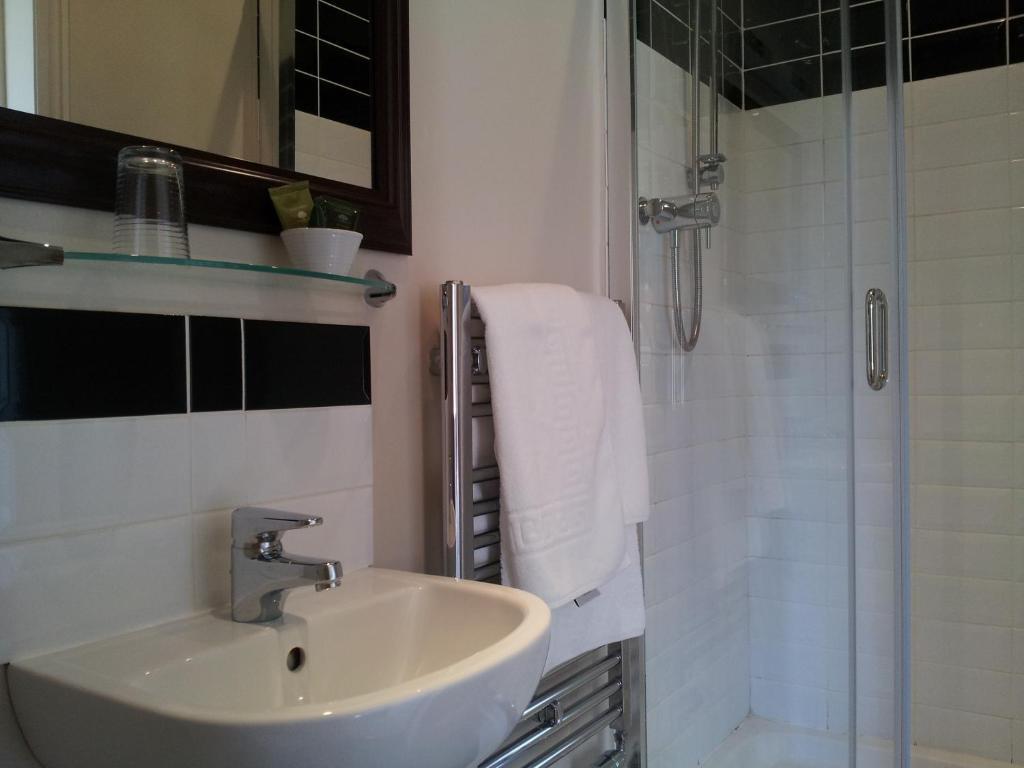 Small Double Room,779335983:JPEG
