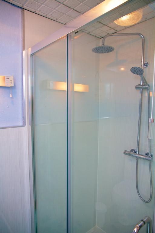 Family Room with Private Bathroom,396869160:JPEG