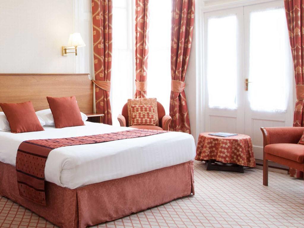 Double or Twin Room with Sea View,664538370:JPEG