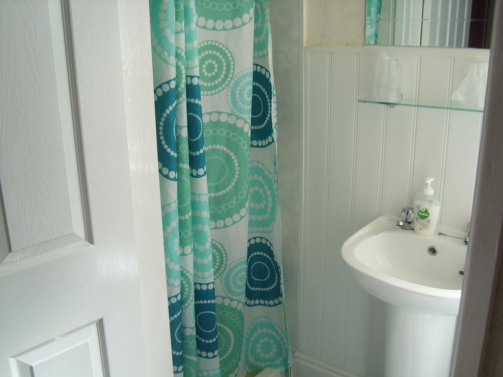 Family Room with Private Bathroom,1140990766:JPEG