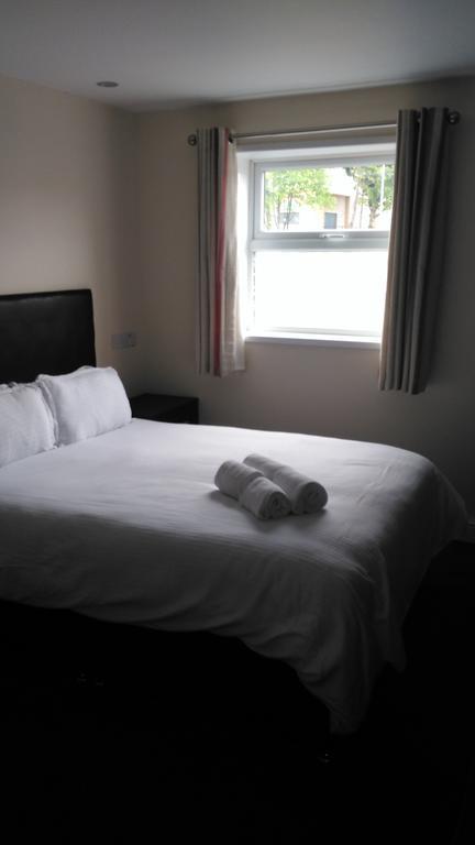 Family Room with External Bathroom,402962352:JPEG