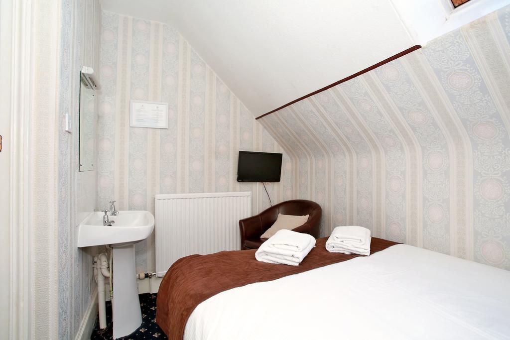 Standard Double Room with Shared Bathroom,823962686:JPEG