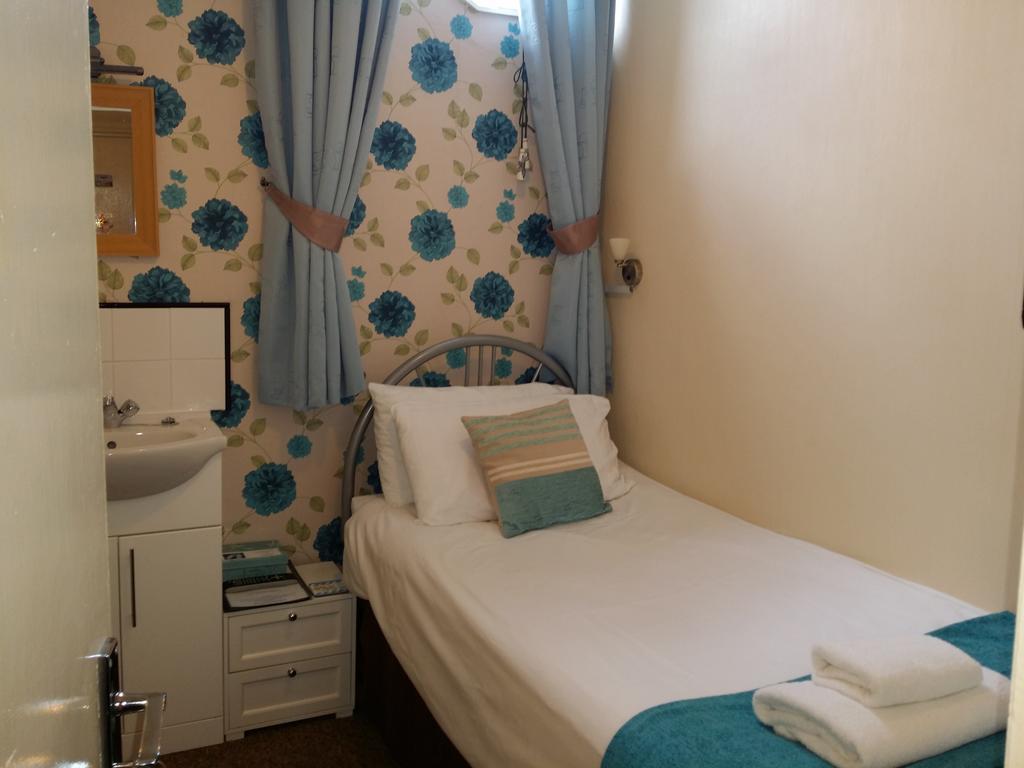 Single Room with Shared Shower and Toilet,437802537:JPEG