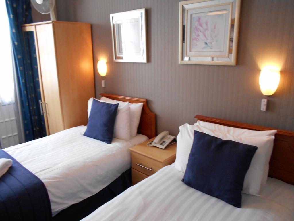 Twin Room with Private Bathroom