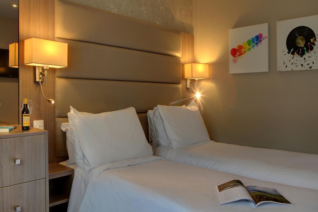 Twin Room - Non-Smoking,449600622:JPEG