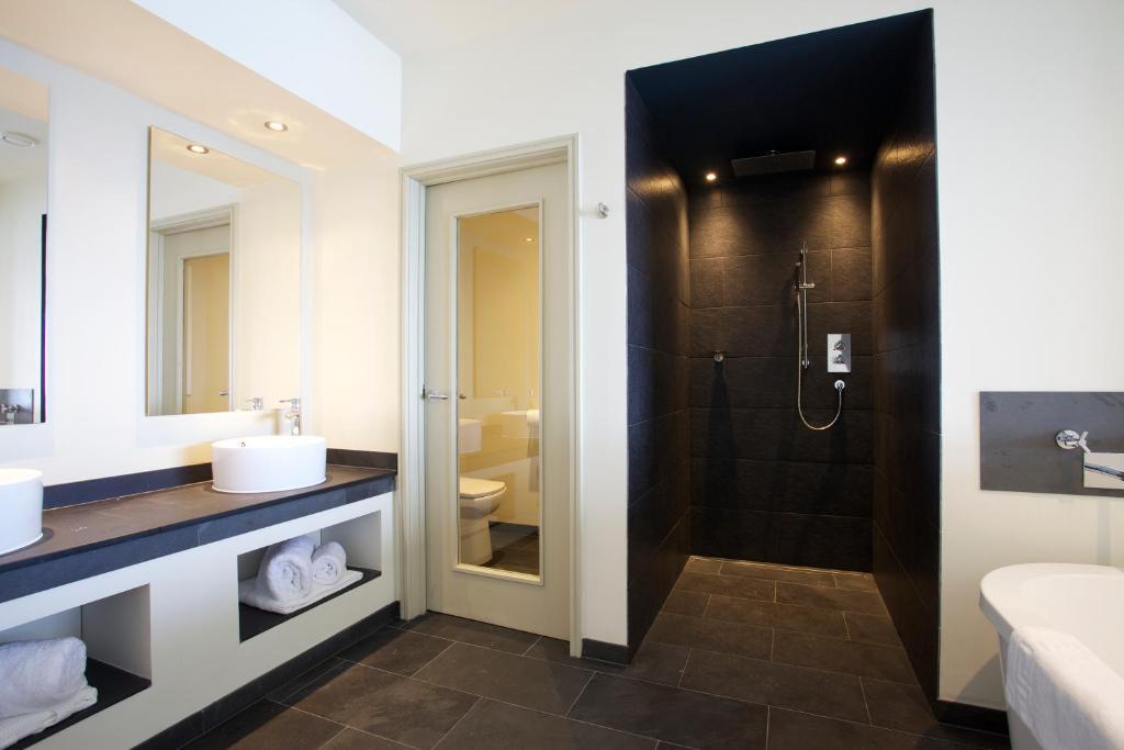 Superior Oceanside Double,46658440:JPEG