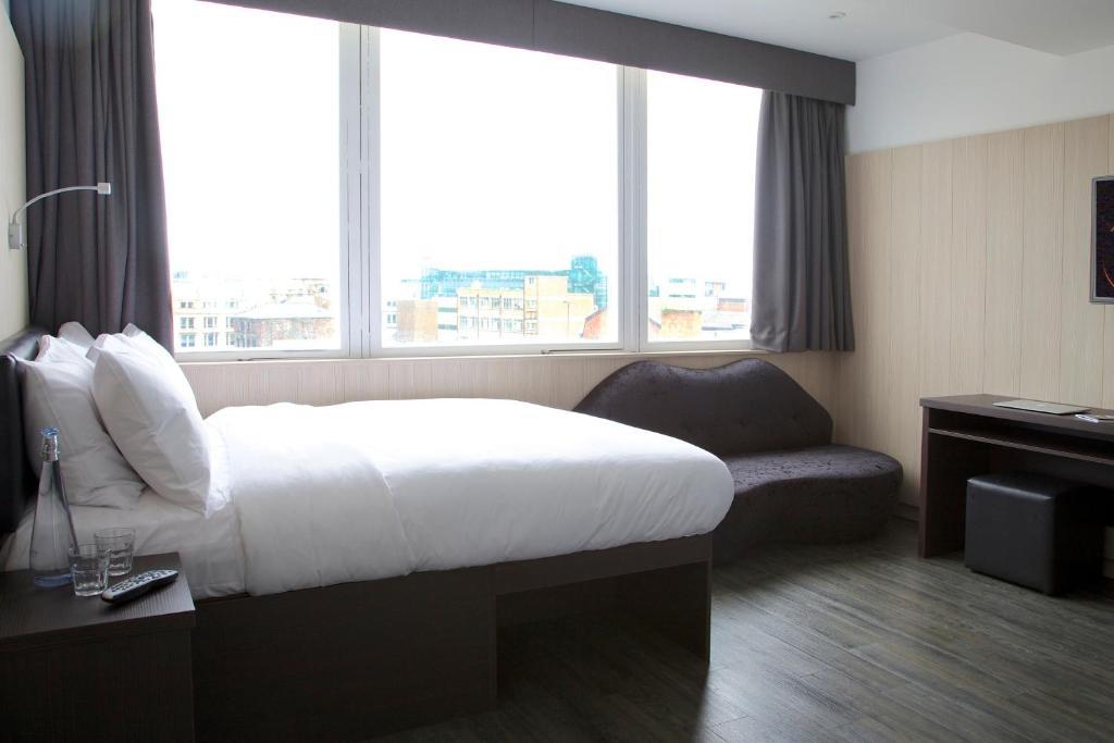 Superior Queen Room,64382518:JPEG