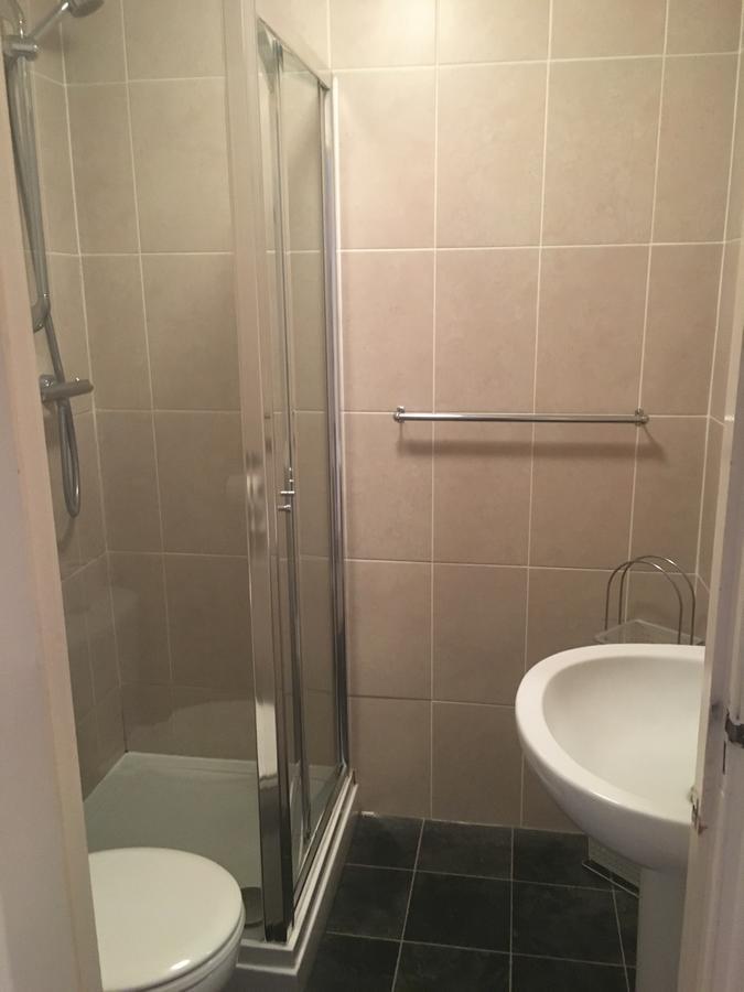 Family Room with Shower,694221033:JPEG