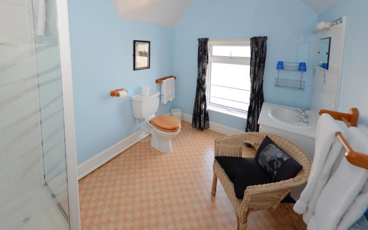 Superior Family Room,786151284:JPEG