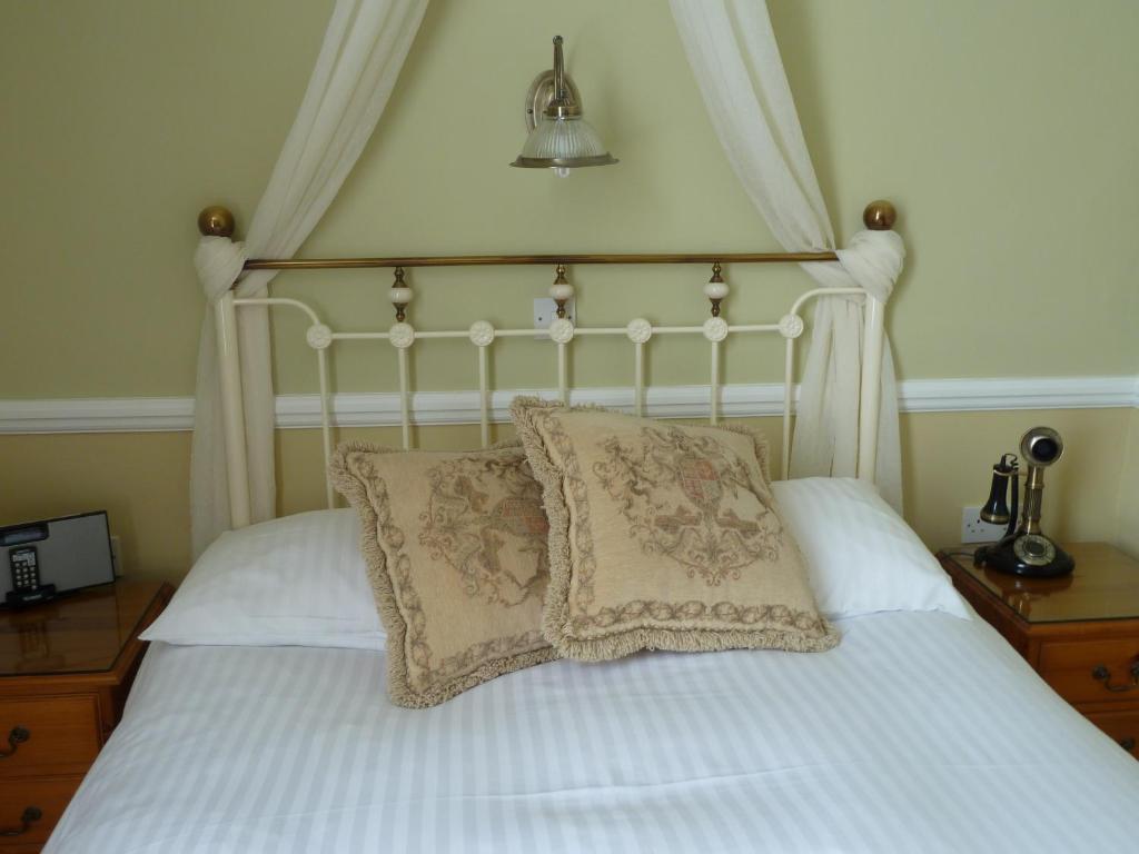 Small Double Room (1 Adult)