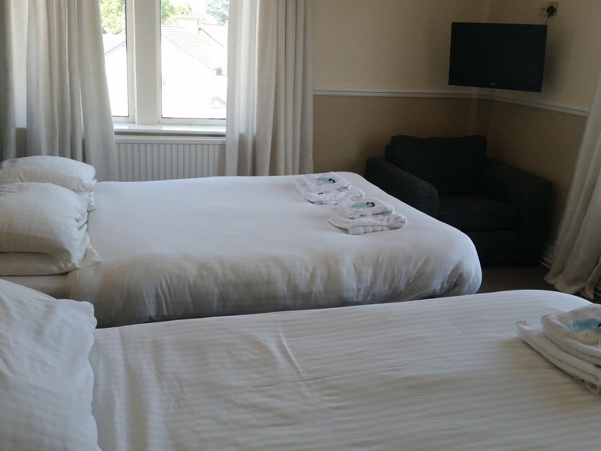 Family Room with Shower,517845492:JPEG