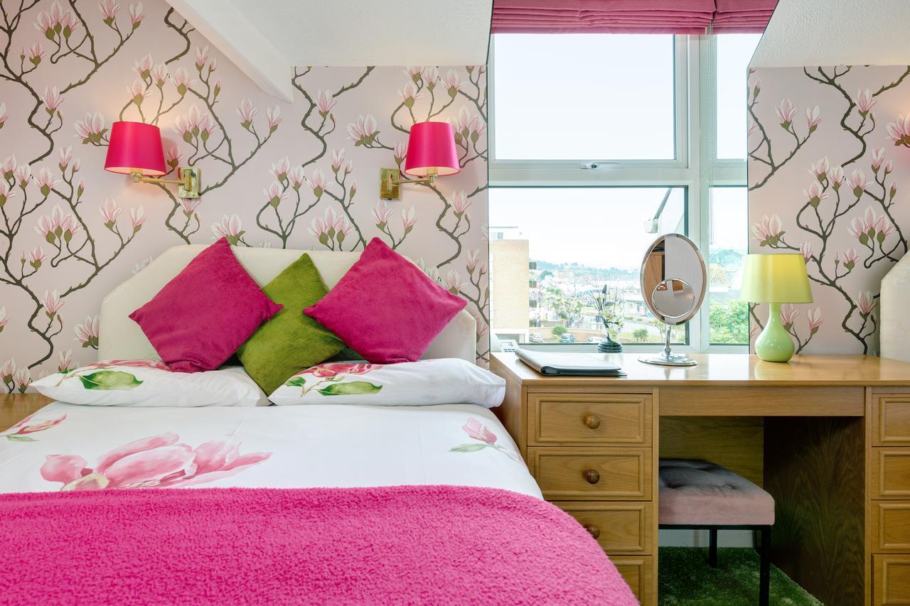 Standard Family Room,543090903:JPEG