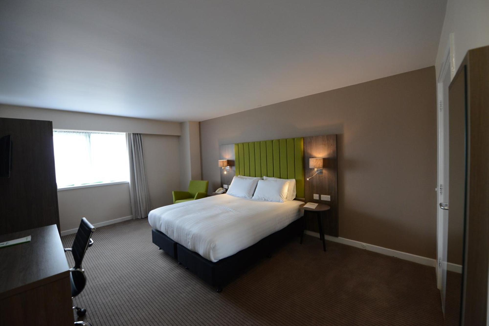 Standard King Room with Parade Ring View