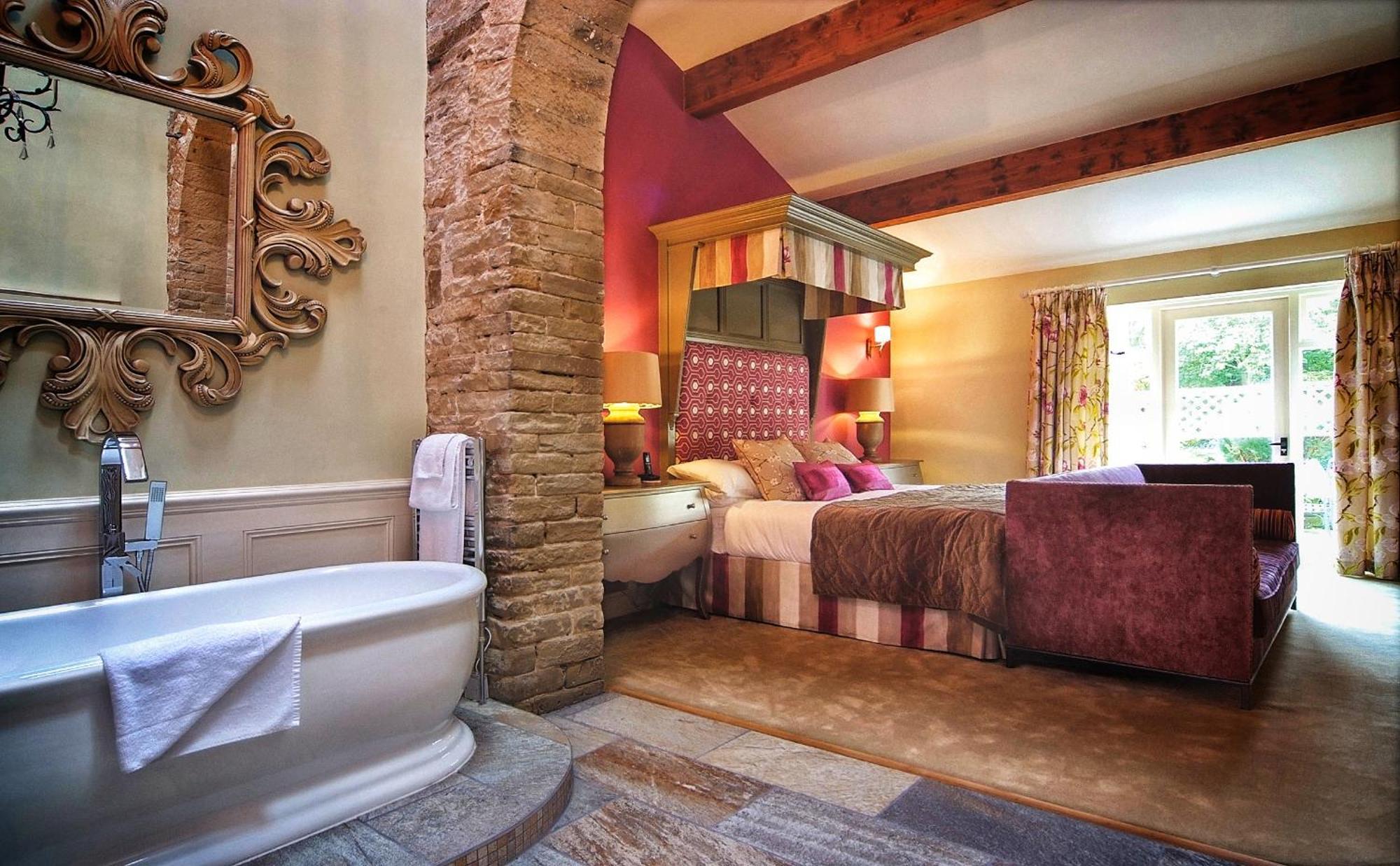 Suite,736020505:JPEG