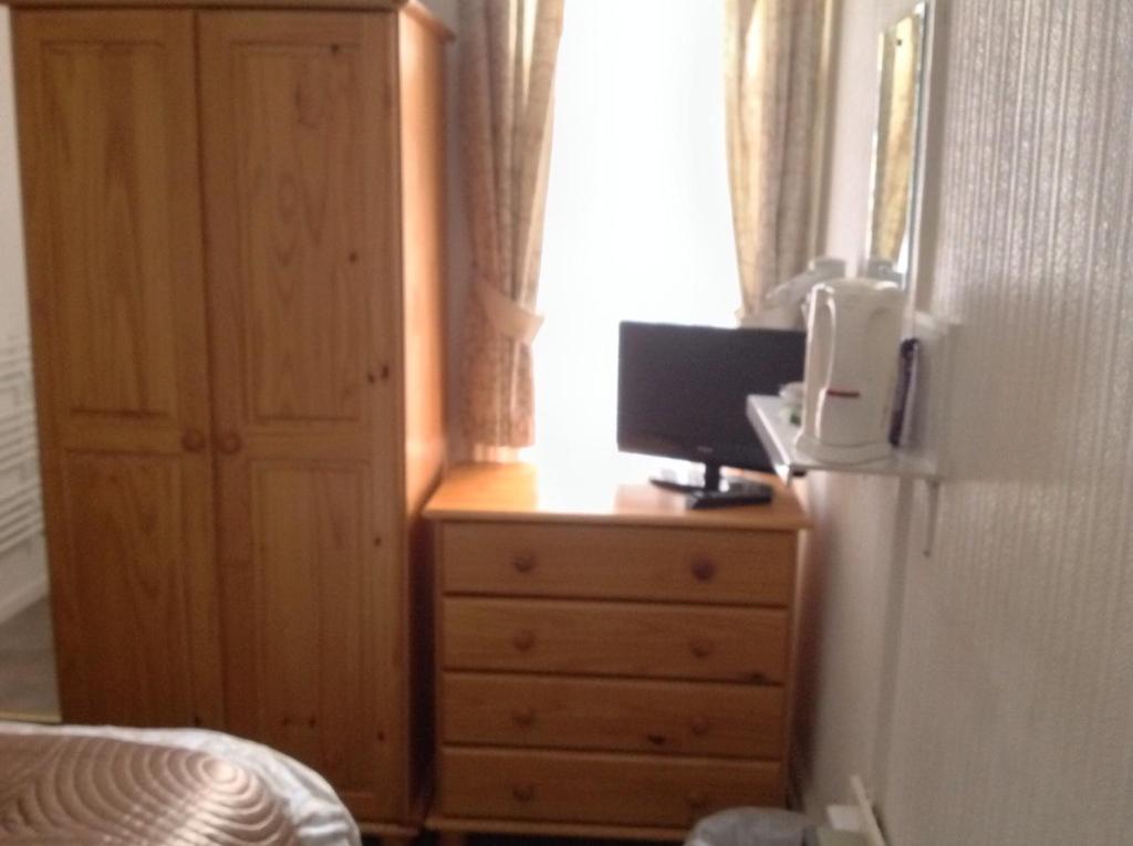 Small Double Room,243116121:JPEG