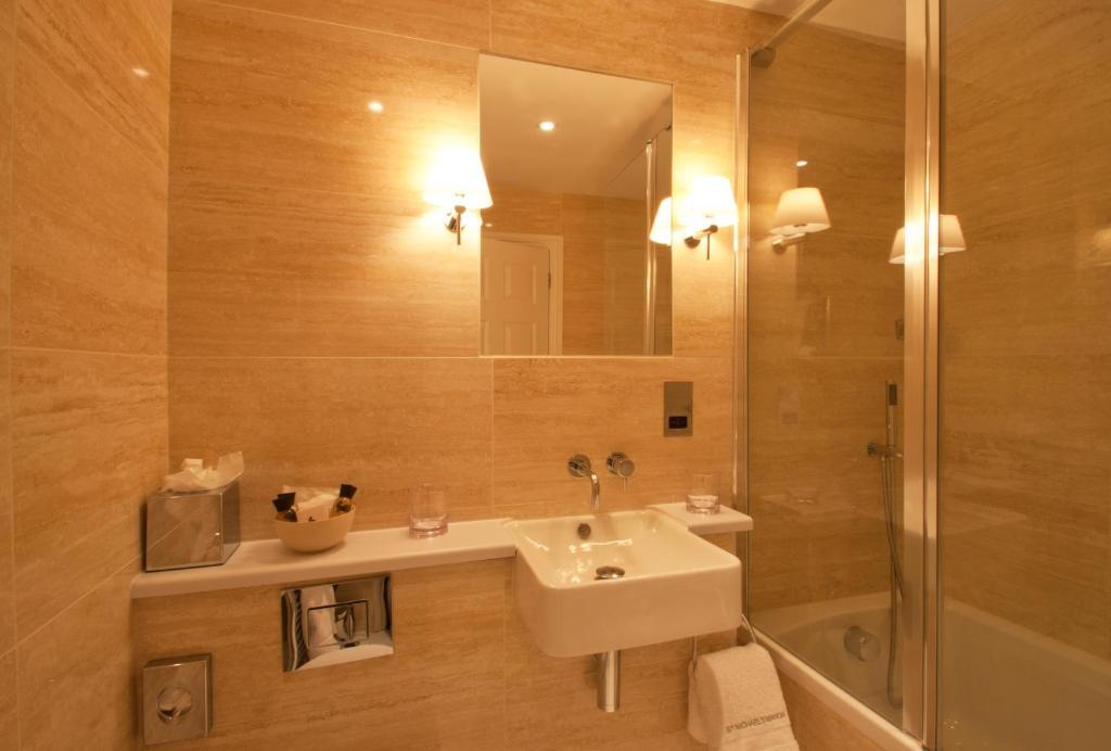 Premier Double Room,65600341:JPEG