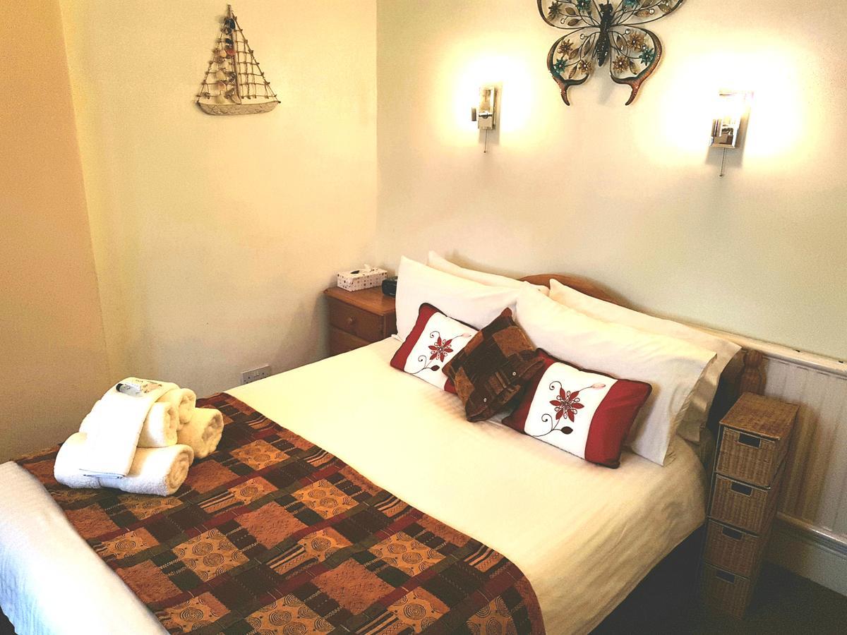 Small Double Room,630941616:JPEG