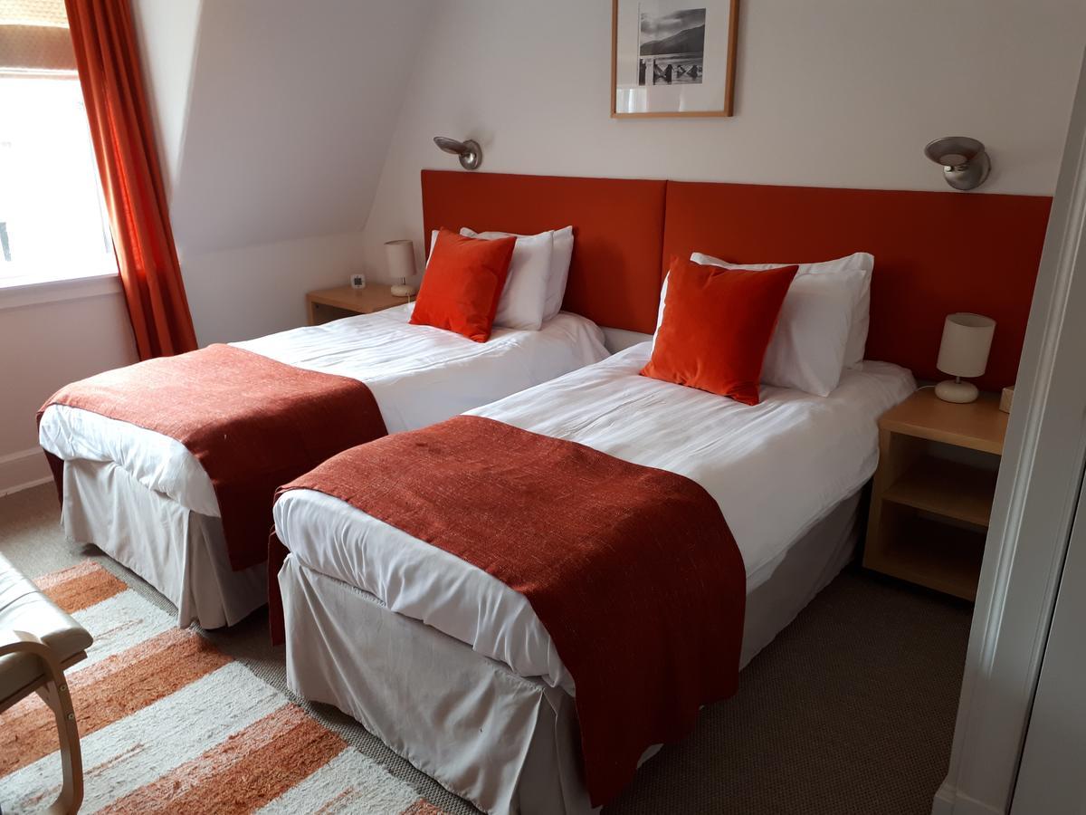 Twin Room with En Suite Bathroom
