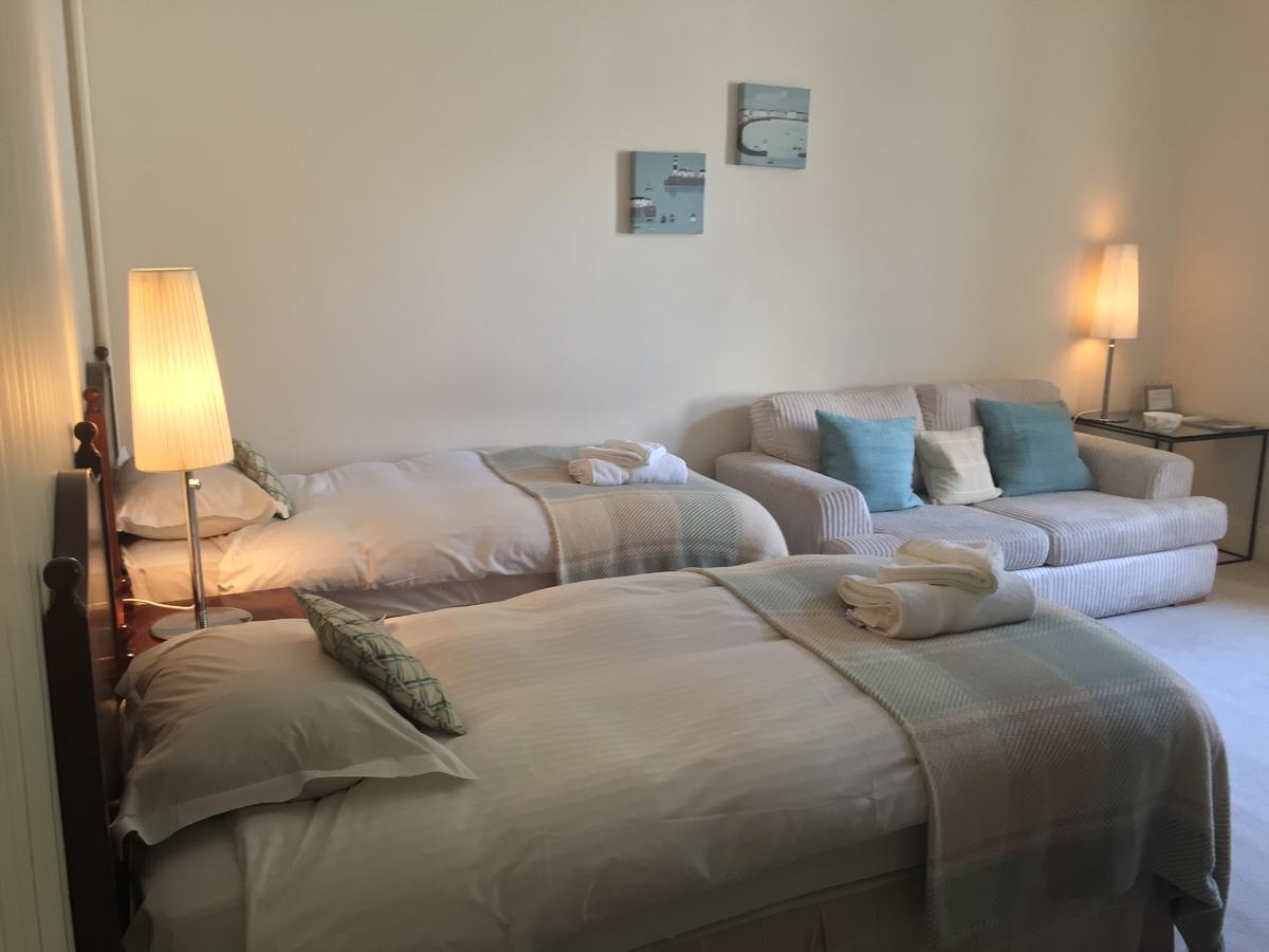 Large Twin Room,634887090:JPEG