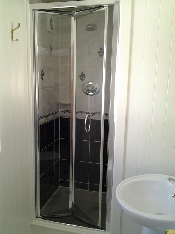 Twin Room,1758321981:JPEG