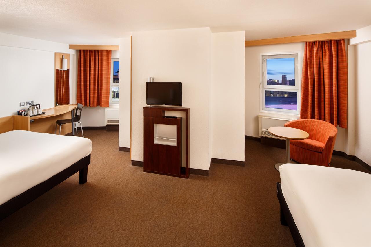 Family Room with One Double Bed and One Single Bed,643963143:JPEG