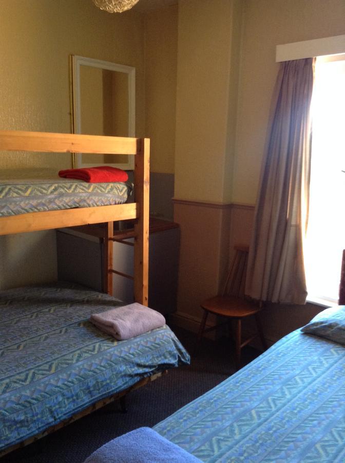 Basic Triple Room with Shared Bathroom