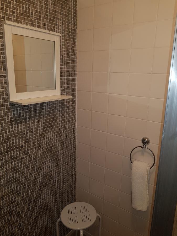 Budget Single Room with Shared Bathroom No. 18 - No Lift