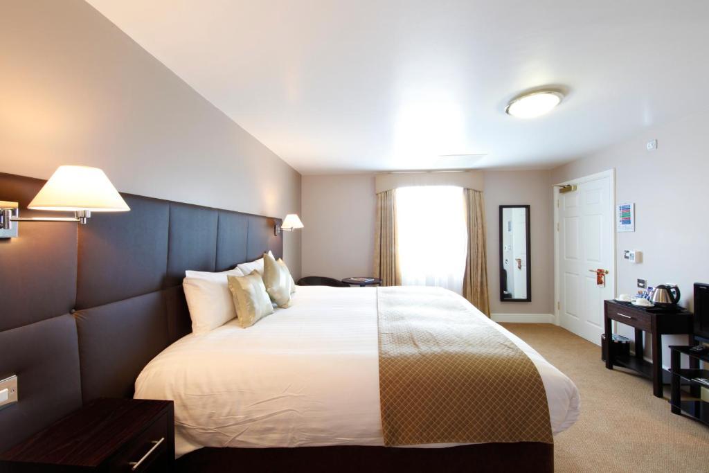 Family Room (2 Adults + 2 Children)