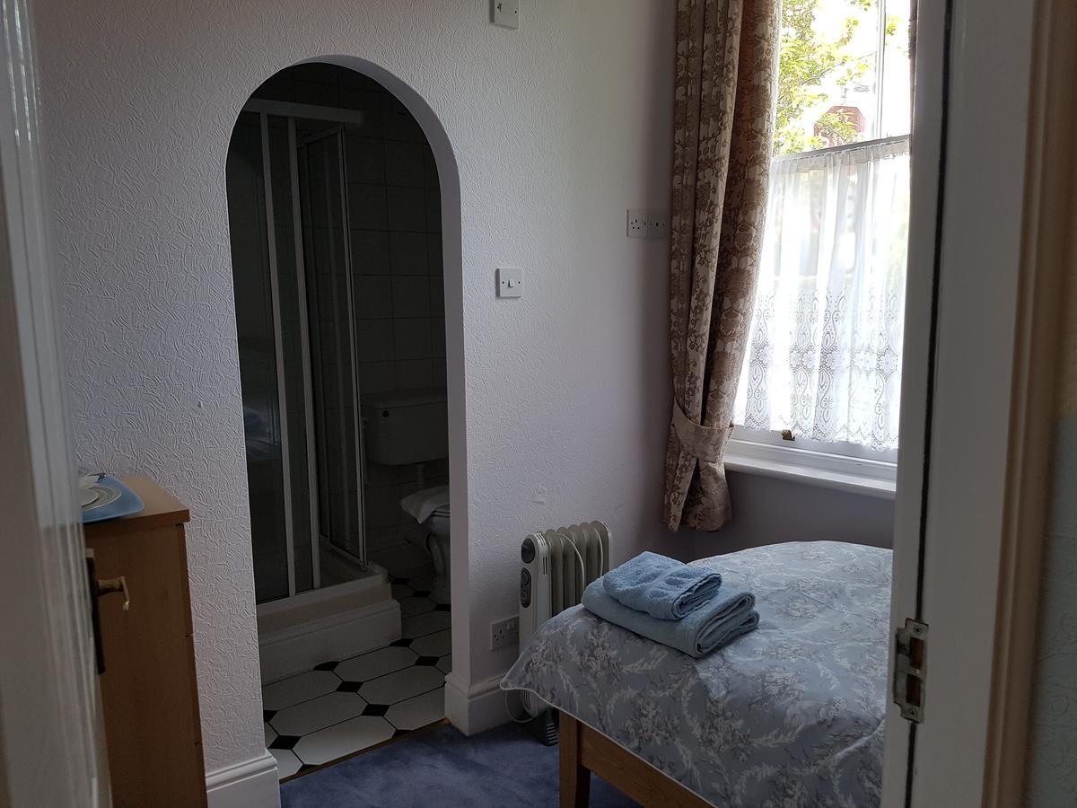 Single Room with Private Bathroom,657465858:JPEG