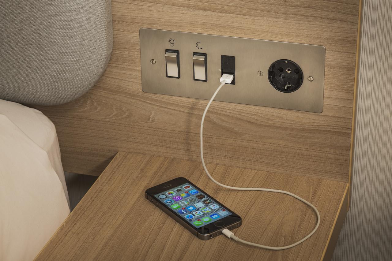 Standard Double Room with Single Sofa Bed and Free Hot Breakfast,736842778:JPEG