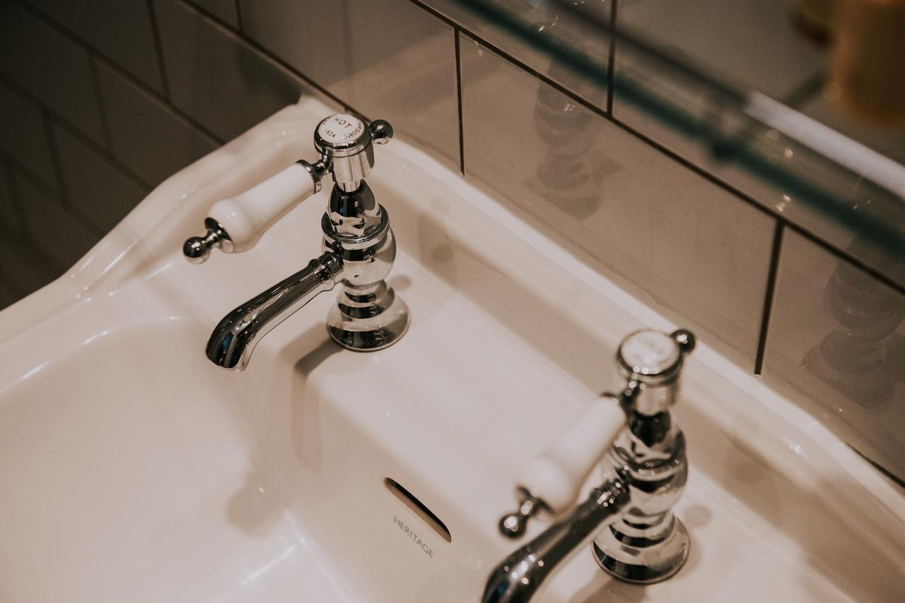 Single Room,663703308:JPEG