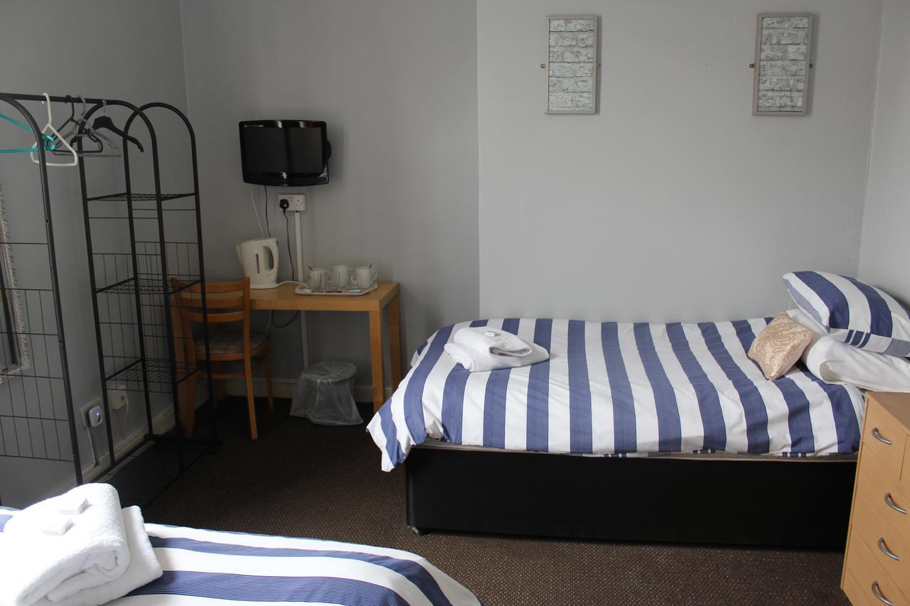 Triple Room with Shared Bathroom,908486533:JPEG