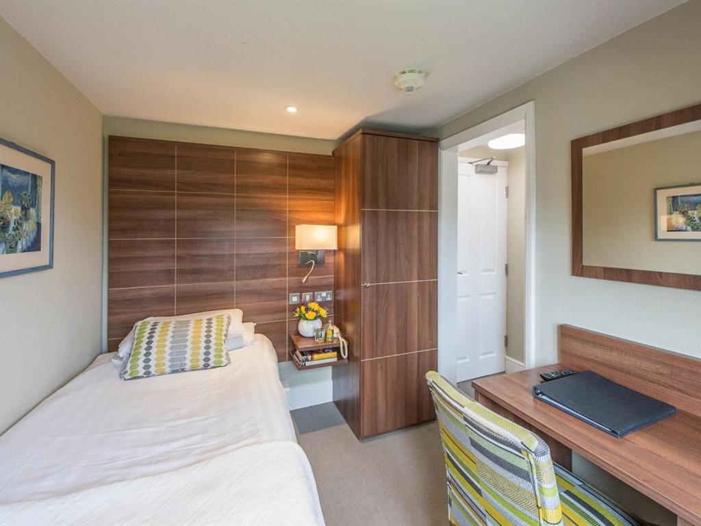 Single Room,676161693:JPEG