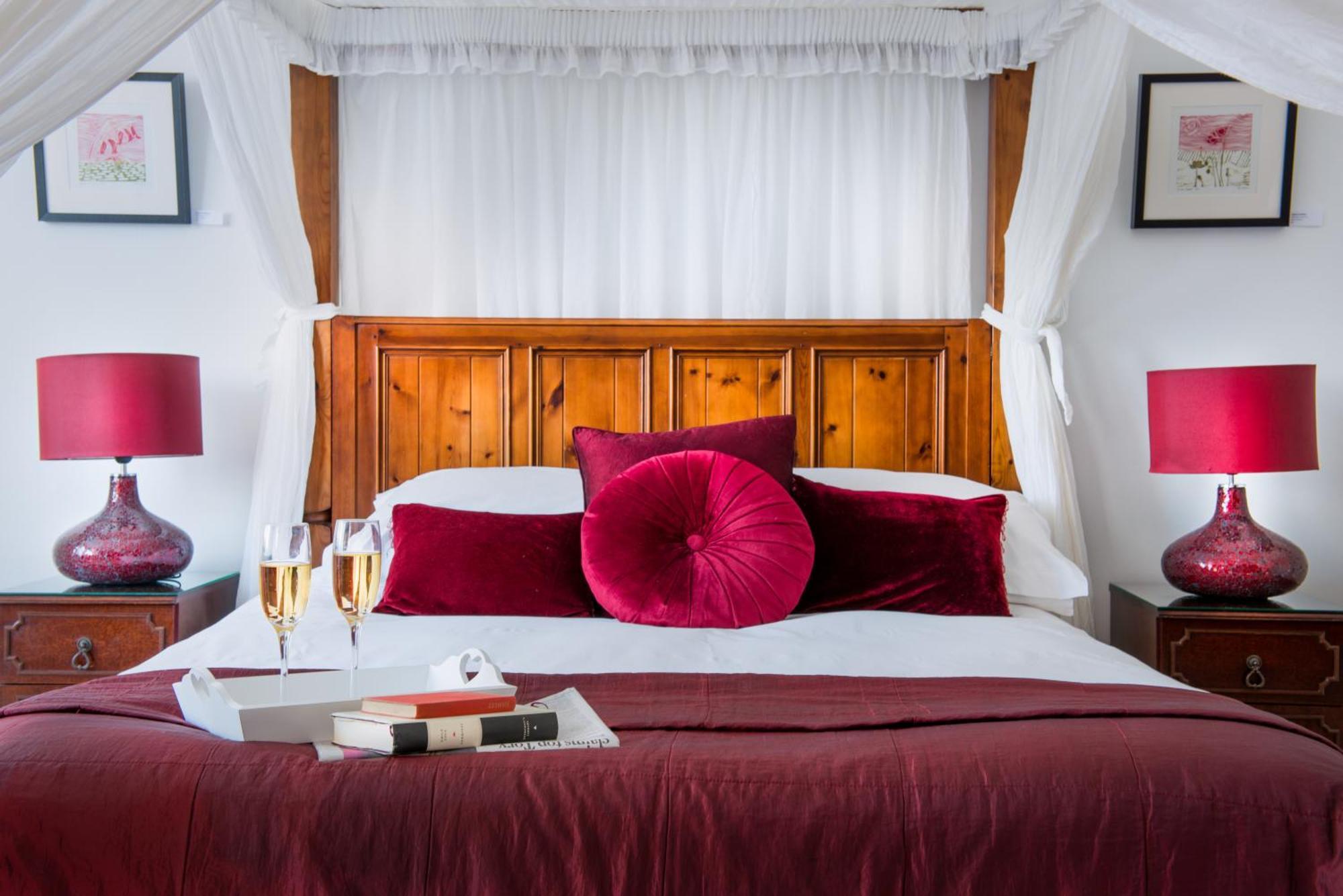 Four Poster Room,678645612:JPEG
