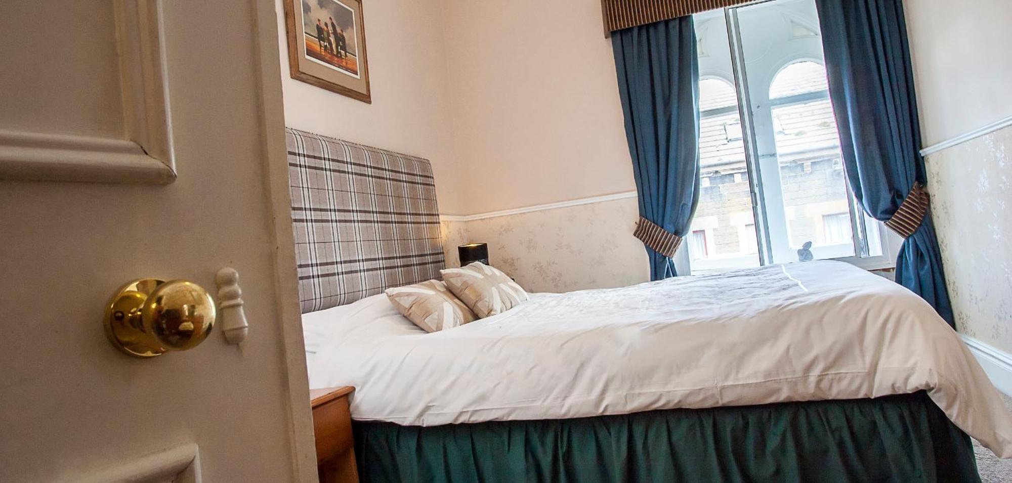 Small Double Room,1584449741:JPEG