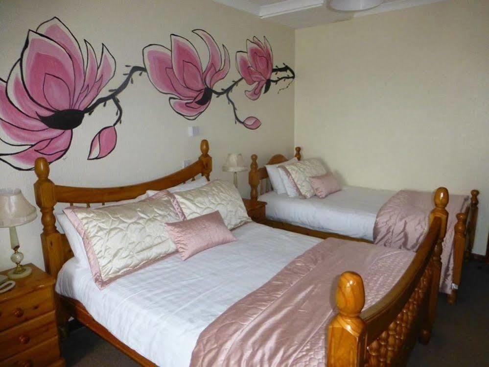 Family Room (2 Adults + 2 Children)