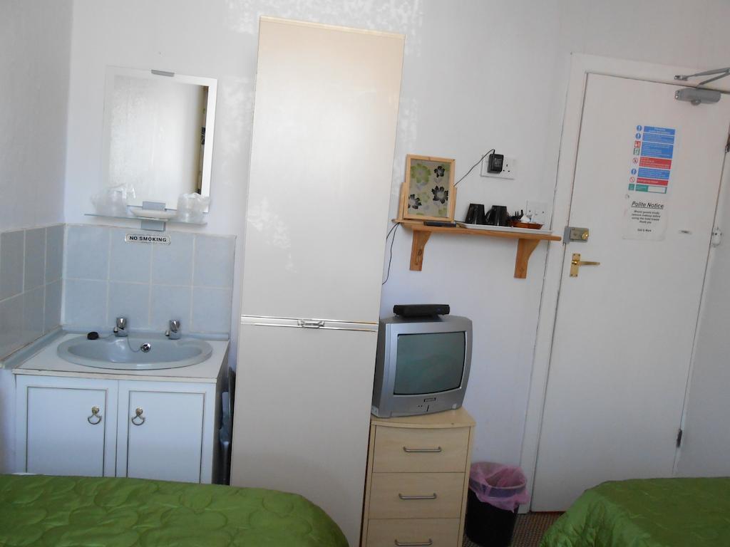 Twin Room with Shared Bathroom,821820593:JPEG