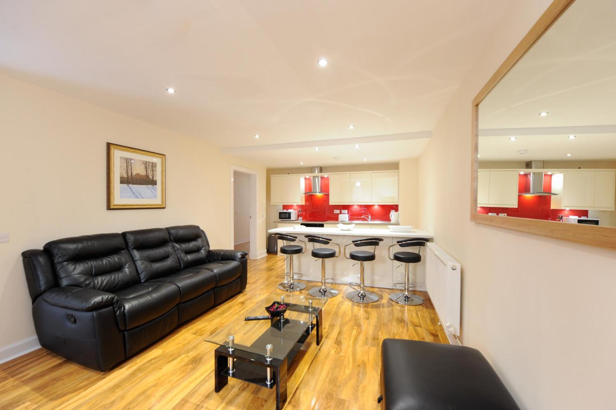 Deluxe Family Suite (4 Adults + 2 Children),830821979:JPEG