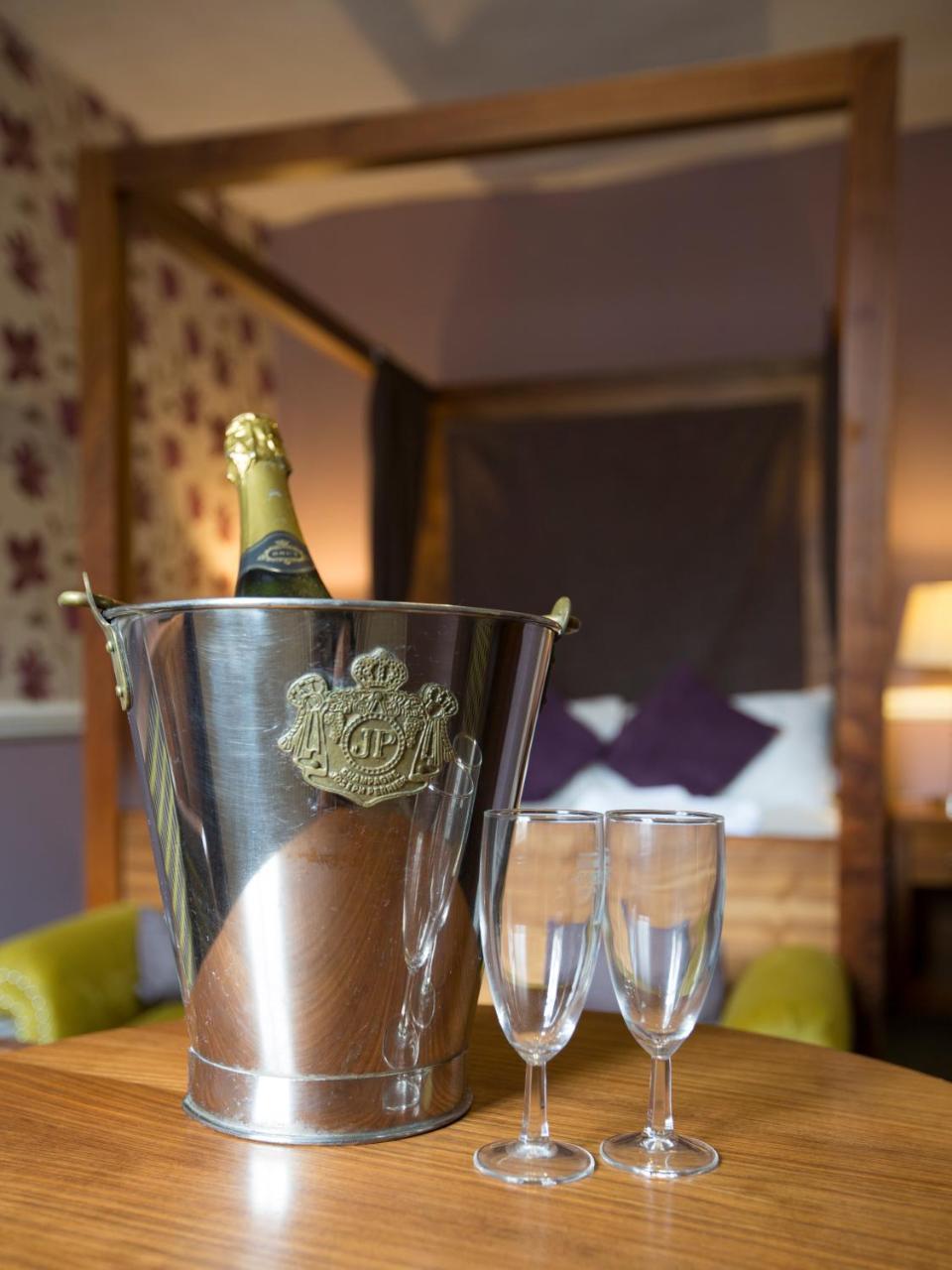 Double Room with Four Poster Bed,697189095:JPEG